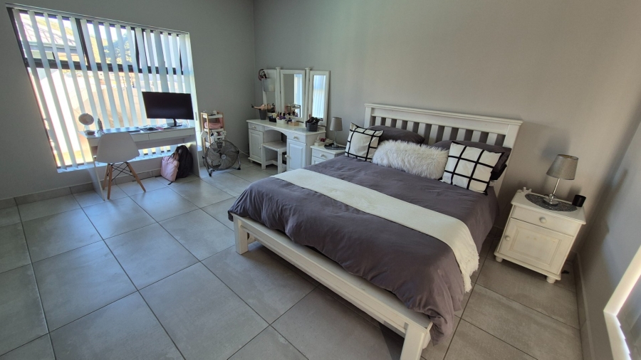 4 Bedroom Property for Sale in Island View Western Cape